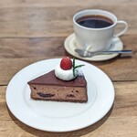 コーヒーとおやつの店 アンドモア - 