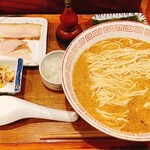 炭火焼濃厚中華そば 奥倫道 - 