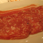 煮こみや なりた - 食前のツマミにはビールのお共にサラミを