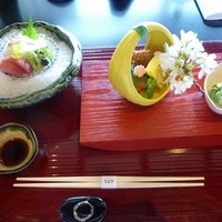 大阪なだ万 - 先付：季節の小鉢、お造り二種盛り