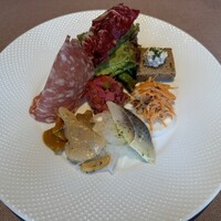 Russian Restaurant ROGOVSKI 銀座 - 豪華な6種類の前菜とサラダの盛り合わせ