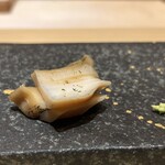 銀座 京都 鮨まつもと - 煮あわび  振り柚子