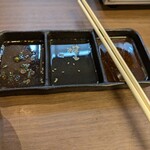 焼肉セブン - 付けダレ❗️左から味噌ダレ、レモンダレ、醤油ダレ