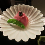 にくの匠 三芳 - これも牛たん。出汁のジュレが上品なお味。