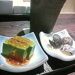 あおき - 2014年4月：本日のお通し よもぎ豆腐＆ナガラミ貝