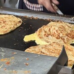 天津葱抓餅 - 叩いて空気入れて、2枚を重ねて仕上げ