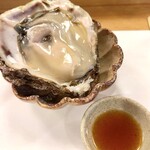 穴子料理と地酒 浅草 川井 - 徳島産岩牡蠣