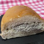 気仙沼パン工房 - ごまクリームサンド