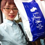 たま木亭 - たま木亭の袋と撮影