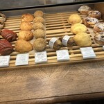 ジュウニブンベーカリー - パン