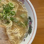 一楽ラーメン - 大盛りラーメン　右