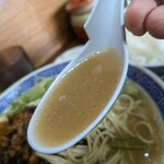 純とんこつ無双 - スープはコクがあり何度でも飲みたくなる