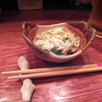 沖縄家庭料理　残波の風 - 突き出しはマカロニ系が多いぞ。