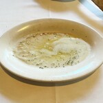 Ruth's Chris Steak House - tomahawk dinner for two $220
       （約35200円 2024年5月時点）
      トマホークリブアイステーキ