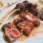 Ruth's Chris Steak House - tomahawk dinner for two $220
       （約35200円 2024年5月時点）
      トマホークリブアイステーキ