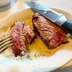 Ruth's Chris Steak House - tomahawk dinner for two $220
       （約35200円 2024年5月時点）
      トマホークリブアイステーキ