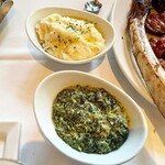 Ruth's Chris Steak House - tomahawk dinner for two $220
       （約35200円 2024年5月時点）
      ガーリックマッシュポテト
      ほうれん草のクリーム煮