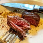 Ruth's Chris Steak House - tomahawk dinner for two $220
       （約35200円 2024年5月時点）
      トマホークリブアイステーキ