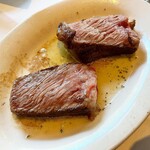 Ruth's Chris Steak House - tomahawk dinner for two $220
       （約35200円 2024年5月時点）
      トマホークリブアイステーキ