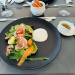 レストラン オーブ - 料理写真:前菜
　サラダの花束　トマトの泡で