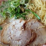 ラーメン 田中九商店 - 『醬油四天王ラーメン』のアップ！麺は、細ストレート麺！胡麻を振りかけて食べるのが好き～♪(^o^)丿