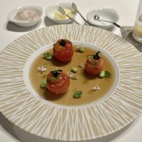 FURUYA　augastronome - ③フルティカトマトのファルシィ 阿寒湖のエクルヴィス 長崎県産燻製穴子のムース コンソメジュレ