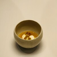 OTTO SETTE - ② アミューズ-1
                【バターナッツ】
                ★ 熟成バターナッツの水煮込みスープ、キャラミレゼしたバターナッツとリコッタクリームのせ