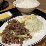 食堂 平和の家 - ◉ 焼肉　750円（税込）
      　☘️ 濃いめの味付けで、ご飯がすすむやつ！
