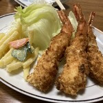 食堂 平和の家 - ◉ 海老フライ　750円（税込）
      　☘️ ぷりぷりの大きめの海老でした！
      　　　良心的ですね〜(^｡^)