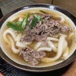食堂 平和の家 - ◉ 肉うどん　680円（税込）
      　☘️ 出汁がよく効いていて美味しい！
      　　　息子は最後の一滴まで頂いてました！