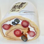 パティスリーマサ -  ・「フルーツロールケーキ ホールサイズ(¥2322)」