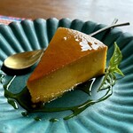 カフェモン - かぼちゃプリン(ランチデザート¥300税込)
      まったりとしたコクがあって、かぼちゃの自然な甘みで甘すぎず、ほろ苦いカラメルがまたオトナ味のデザート♡(*´༥`*)ｳﾏ~