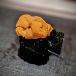 千葉たかおか - これだけは北海道産、浜中の蝦夷馬糞雲丹。いつもながらまったく雑味の無い美味しさです。仕立てマジック！