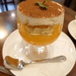 カフェ ノボール - みかんティラミス 700円✨同伴者のオーダー。底のシロップ漬けみかんがゼリー寄せになっていて意外にもスポンジやマスカルポーネに合う！