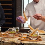 KOBAYASHI - Amuse盛り付けされてるシェフ