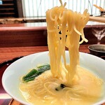 KOBAYASHI - 鶏そば かなーり濃厚なスープ。むちゃくちゃ美味しい❤️