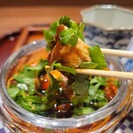 KOBAYASHI - ピリ辛のよだれ鶏。パクチーも沢山あるけど、パクチーにも負けないソースの旨味❤️