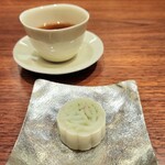 KOBAYASHI - 生月餅 お腹いっぱいなのに、しっかりいただきました。生菓子のようで、大変美味しかった。阿里山の紅茶がまた、美味しく、合いました❤️