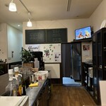 欧州酒場 マルシェ - 本日のメニューと店内の様子