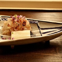 山﨑 - 昆布締め伊勢海老の炙りと芋茎 下に味噌