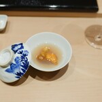 すし 良月 - あわび出汁につけた天草の赤雲丹いちご煮風