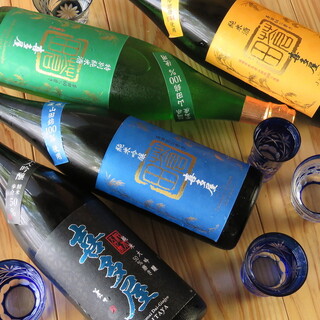 自慢の逸品料理と相性抜群な【日本酒】を豊富にご用意。