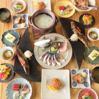 名物メニューを存分に楽しめるコース4,000円～