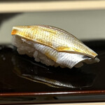 鮨 ゆうき - こちらはまさに鮪の脂を切る小肌