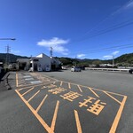 前島食堂 - 店舗横駐車場