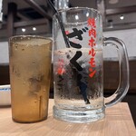 焼肉ホルモンざくろ - 大ジョッキはお冷やカップの約１杯分