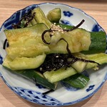 焼肉ホルモンざくろ - たたききゅうり380円