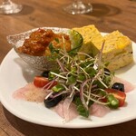 バルヨバナシ - ◯前菜３種盛り¥990
…2人前でお願いしました。
盛り合わせの３種は、好みのものを選べるのが嬉しいですね♪( ´▽｀)