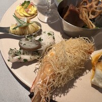 フレンチバルギンザ by plein - 真ん中が「国産鶏むねハムと秋の味覚のマリネ」、奥が「燻製帆立と雲丹とカッペリーニ」。カッペリーニ、全然足りません。