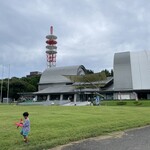 エコトコファーマーズカフェ - この建物の左側にお店があります